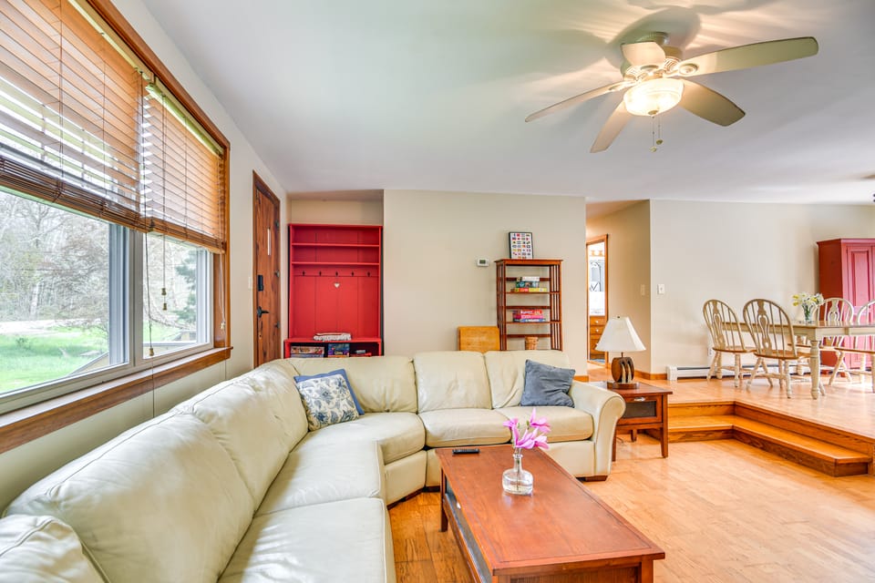 6 Mi to Beach: Family Home in Little Compton! House in Little Compton