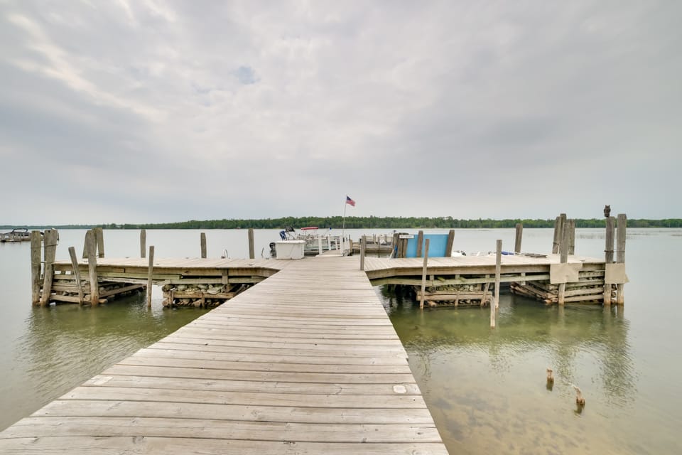 Steps to Lake! Waterfront Cedarville Resort Cabin House in Michigan