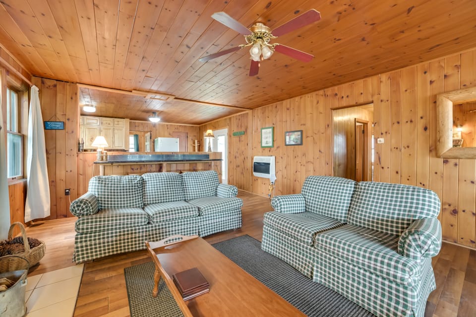 Steps to Lake! Waterfront Cedarville Resort Cabin House in Michigan