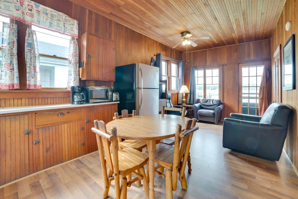 Fish, Paddle & Swim! Lake Huron Resort Getaway House in Michigan