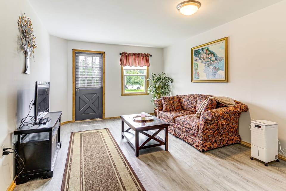 9 Acres, Pick Your Own Apples: Cabin in Arlington! House in Washington