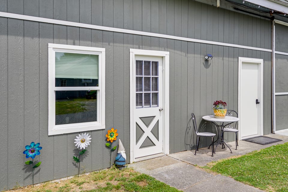 9 Acres, Pick Your Own Apples: Cabin in Arlington! House in Washington