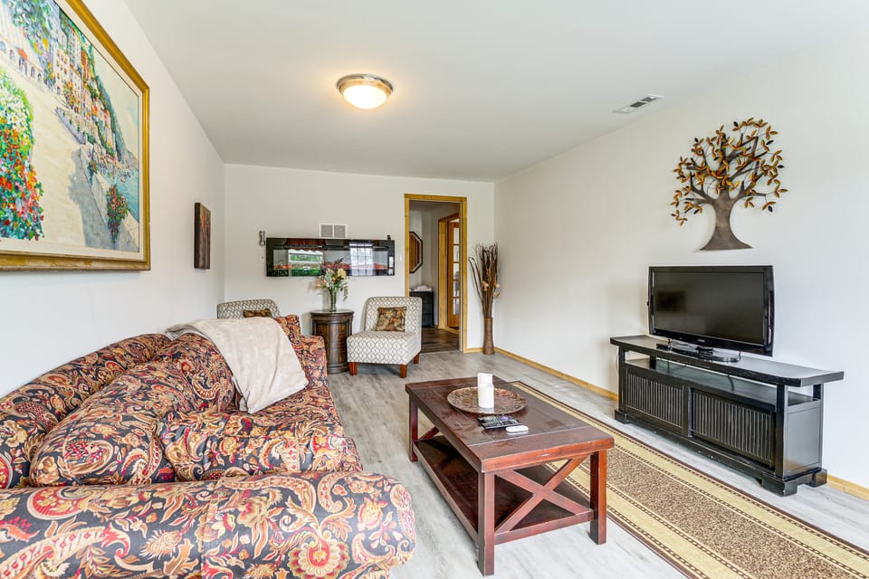 9 Acres, Pick Your Own Apples: Cabin in Arlington! House in Washington