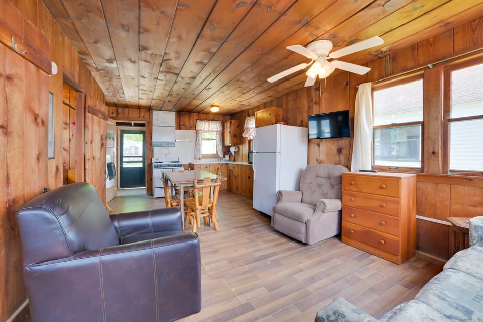 Free Boat Rentals! Beachside Les Cheneaux Cabin House in Michigan