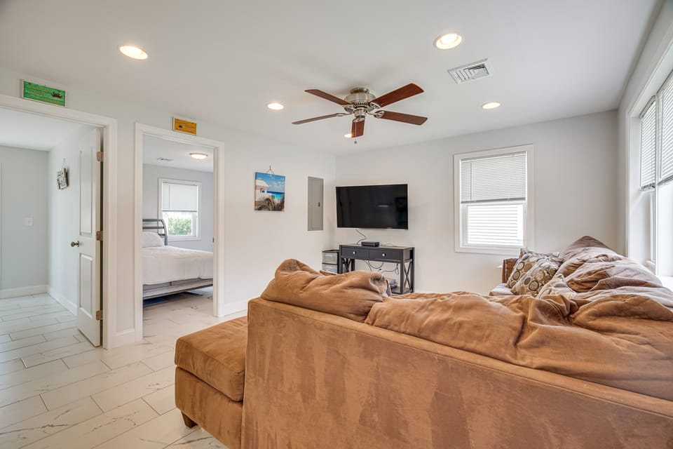 Family Retreat in Old Lyme  Gated Miami Beach House in Old Lyme