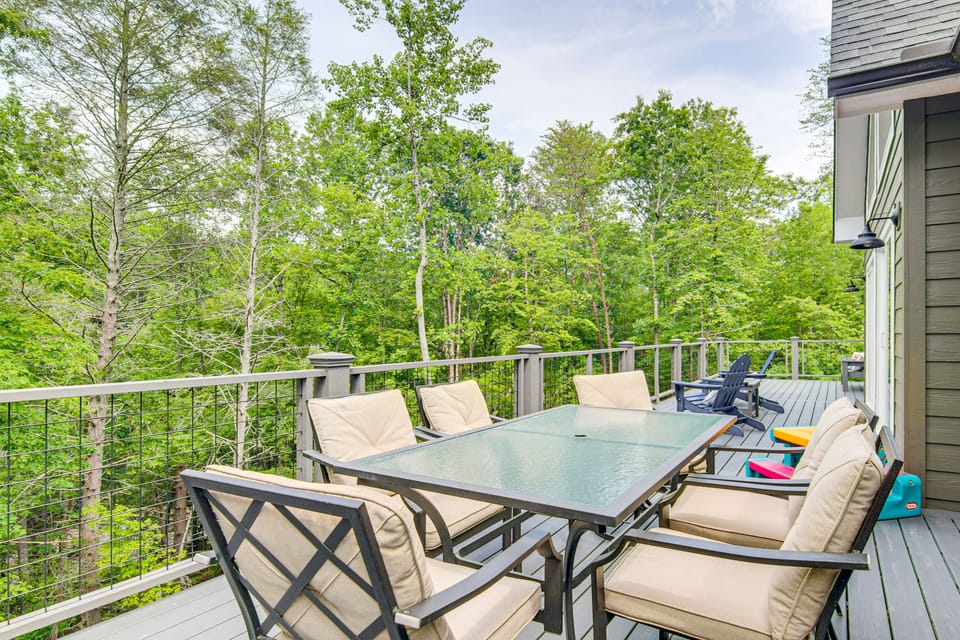 11 Mi to Chimney Rock! All-Season Family Escape House in Tennessee