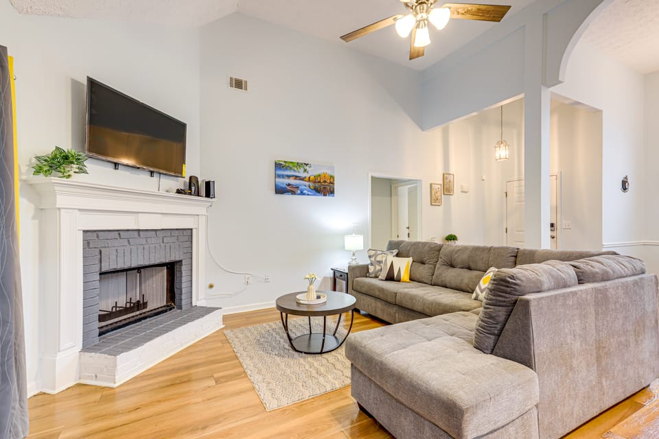 7 Mi to Dtwn Covington: Bright Home w/ Deck & Yard House in Georgia