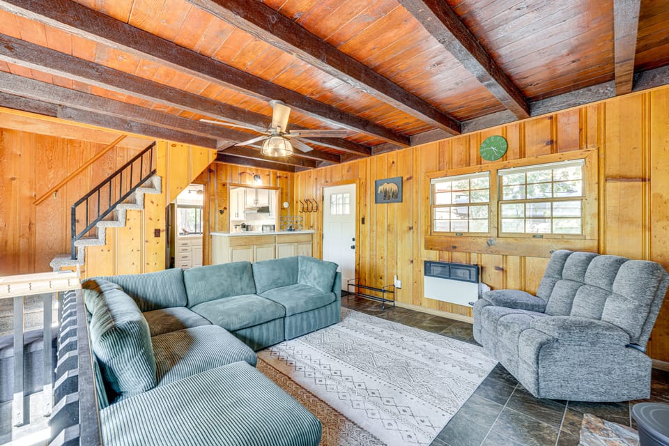 Between Big Bear & Lake Arrowhead - Cabin w/ View! House in Running Springs