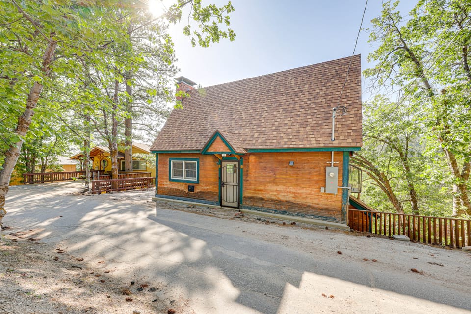 Between Big Bear & Lake Arrowhead - Cabin w/ View! House in Running Springs