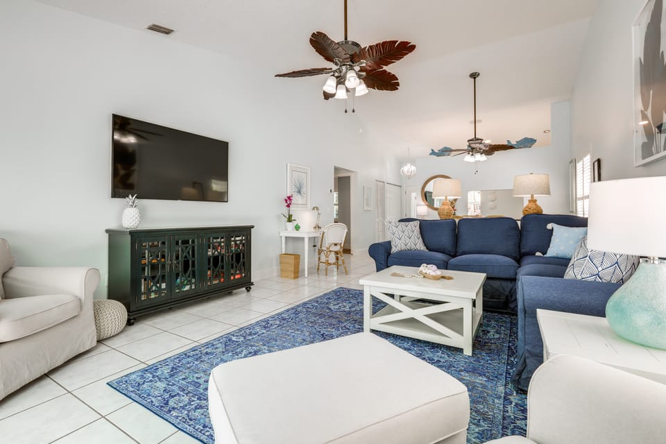 Private Pool + Backyard: Villa in North Palm Beach House in Palm Beach Gardens