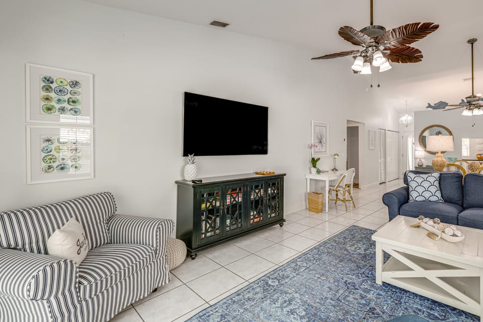 Private Pool + Backyard: Villa in North Palm Beach House in Palm Beach Gardens