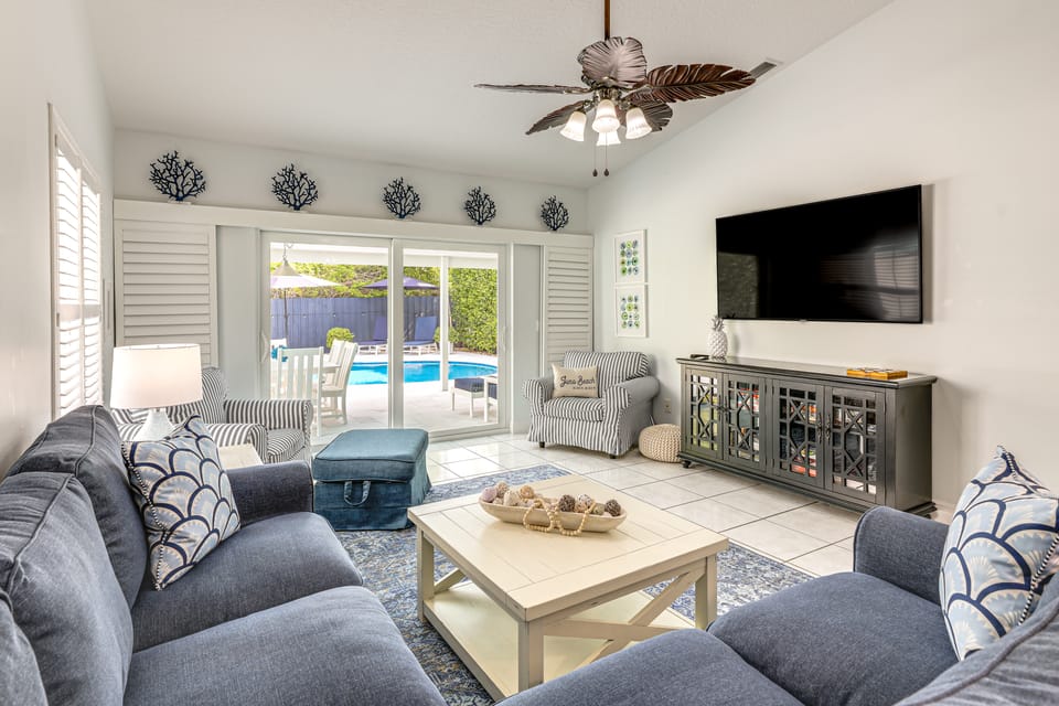 Private Pool + Backyard: Villa in North Palm Beach House in Palm Beach Gardens