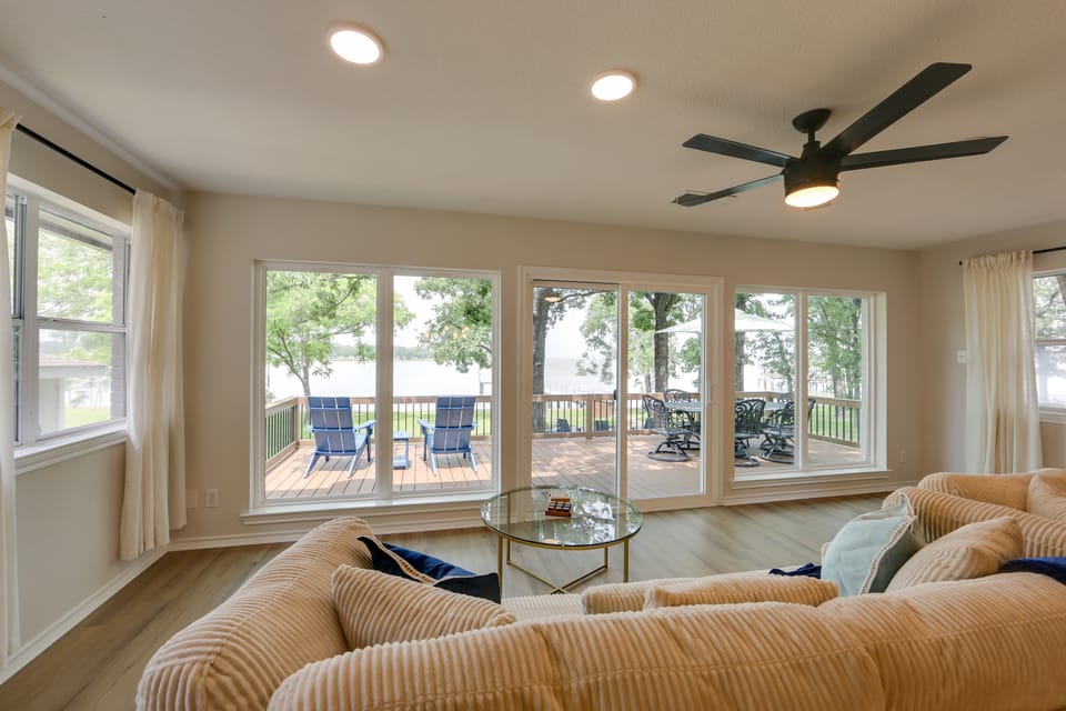 Waterfront Cedar Creek Lake Gem: Near Marina! House in Cedar Creek Reservoir
