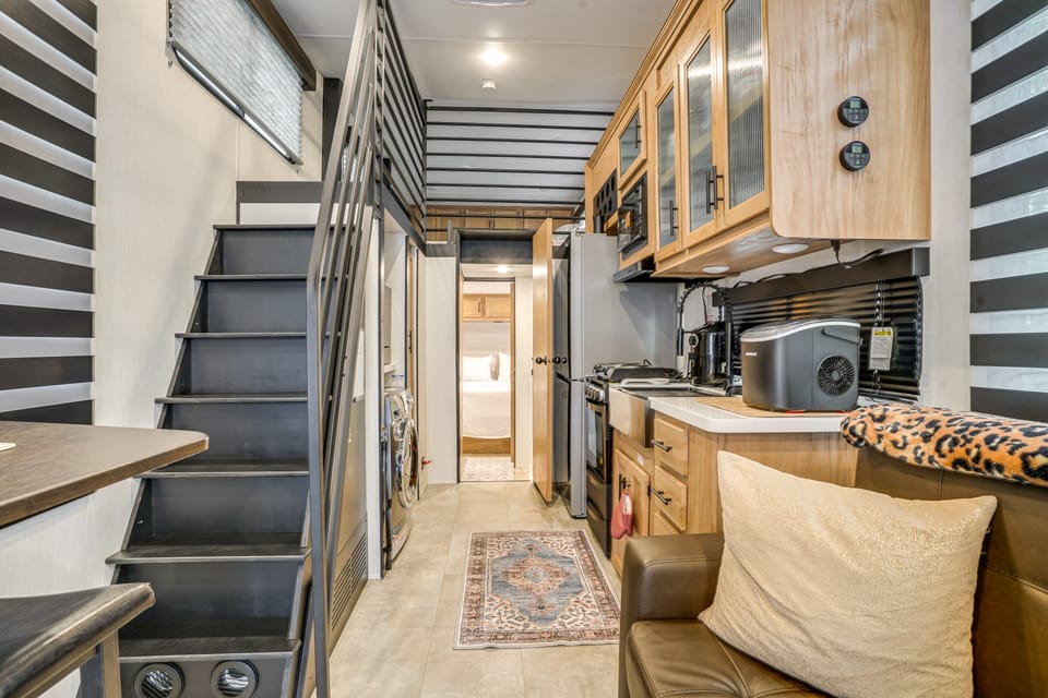 10 Mi to Leesylvania & River: Sleek Mobile Home House in Virginia