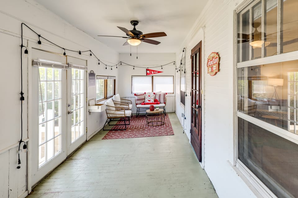 1 Mi to UNL: Group Getaway w/ Game Area House in Lincoln