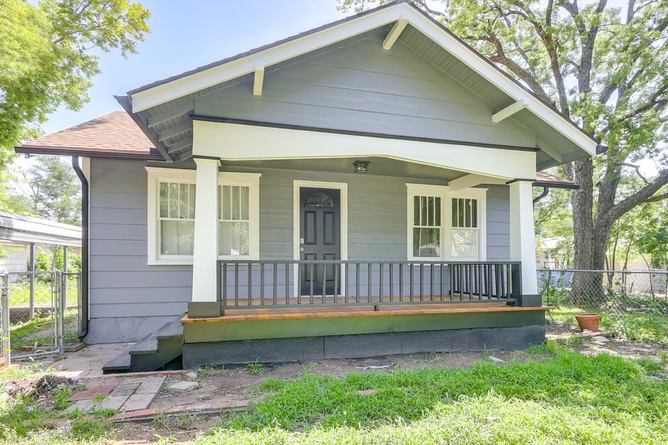 4 Mi to Dtwn: Charming Retreat in Wichita! House in Wichita