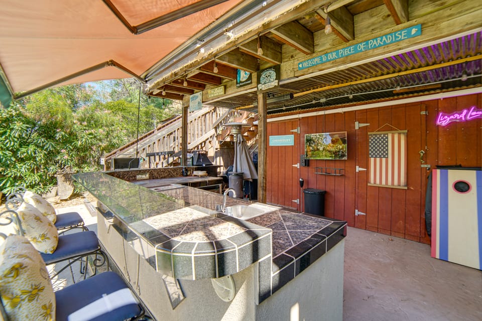 Shared Boat Dock at Clear Lake Couple’s Retreat House in Lucerne