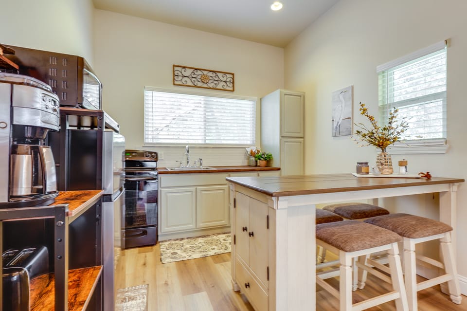 Clear Lake Getaway w/ Dock Access & Shared Yard! Apartment in Lucerne