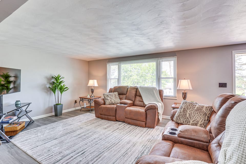 Fish, Hike & Golf: Leisurely Navarre Home w/ Yard! House in Ohio