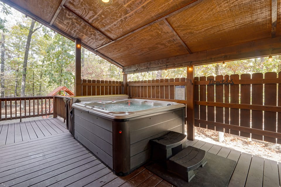 Near Choctaw Landing | 2 King Bedrooms | Game Loft House in Broken Bow