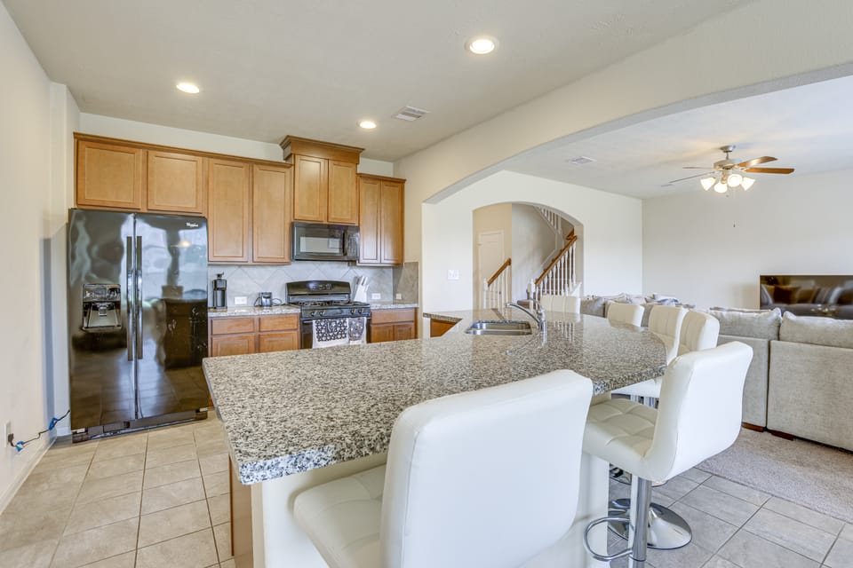 Covered Patio & Spacious Yard: Houston Area Home! House in Houston