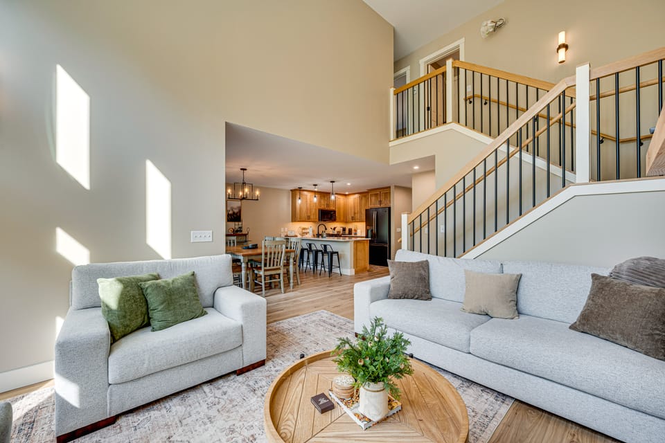 Burke Mtn | Slopeside | Bike Park & Trails Access Apartment in Burke
