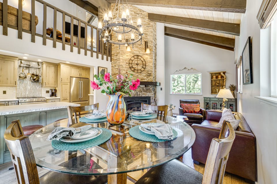 Walk to Diamond Peak: Luxe Chalet w/ Mtn-View Deck Cottage in Incline Village