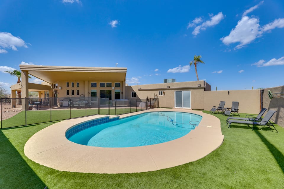 Home Near El Conquistador Golf: Hot Tub + Mtn View House in Casas Adobes