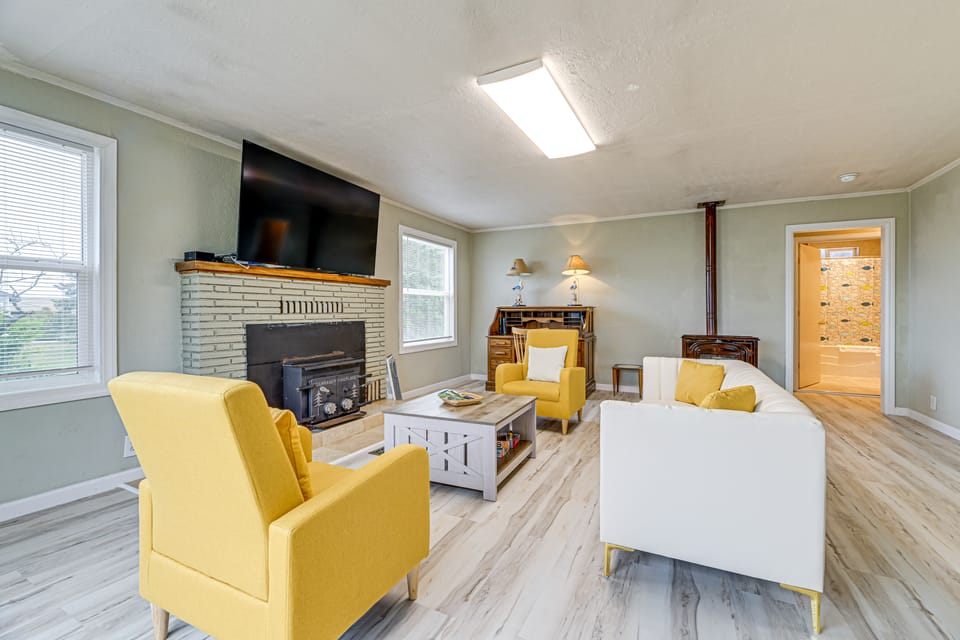 Walk to Beach: Cozy Home w/ Deck in Smith River! House in California