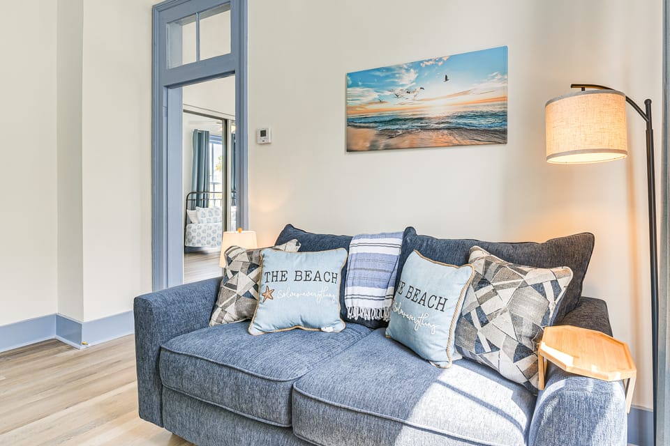 Walk to Strand District: Historic Galveston Home Apartment in Texas City