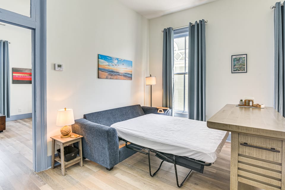 Walk to Strand District: Historic Galveston Home Apartment in Texas City