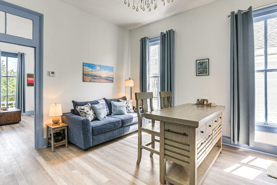 Walk to Strand District: Historic Galveston Home Apartment in Texas City