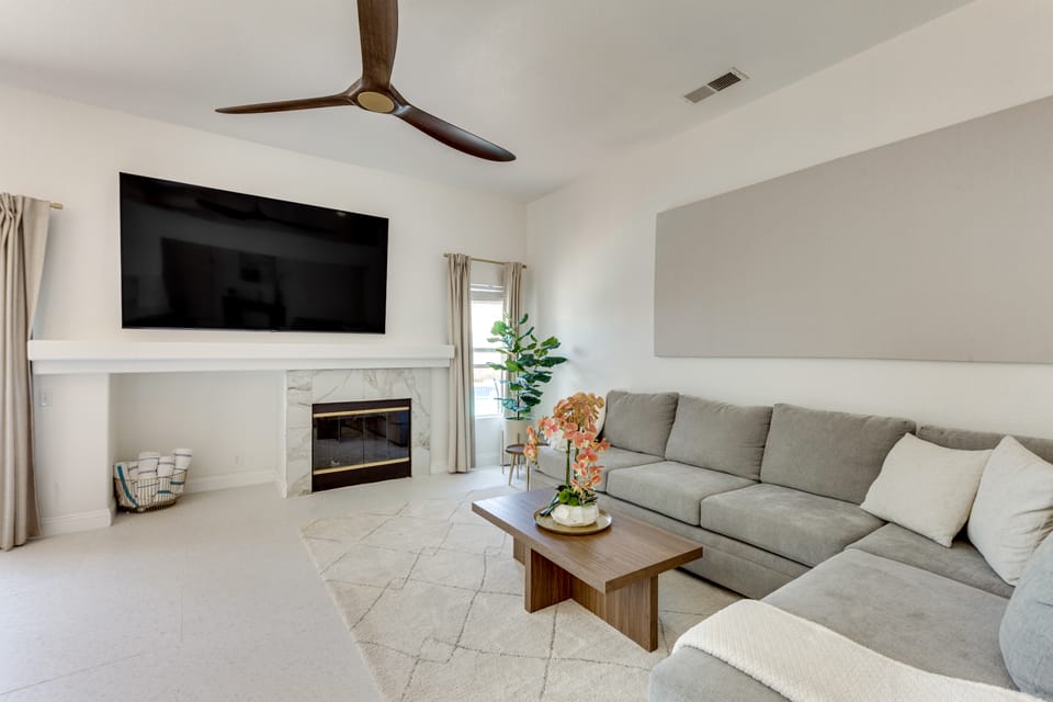 Renovated Family Home w/ Pool in Cathedral City! House in Cathedral City