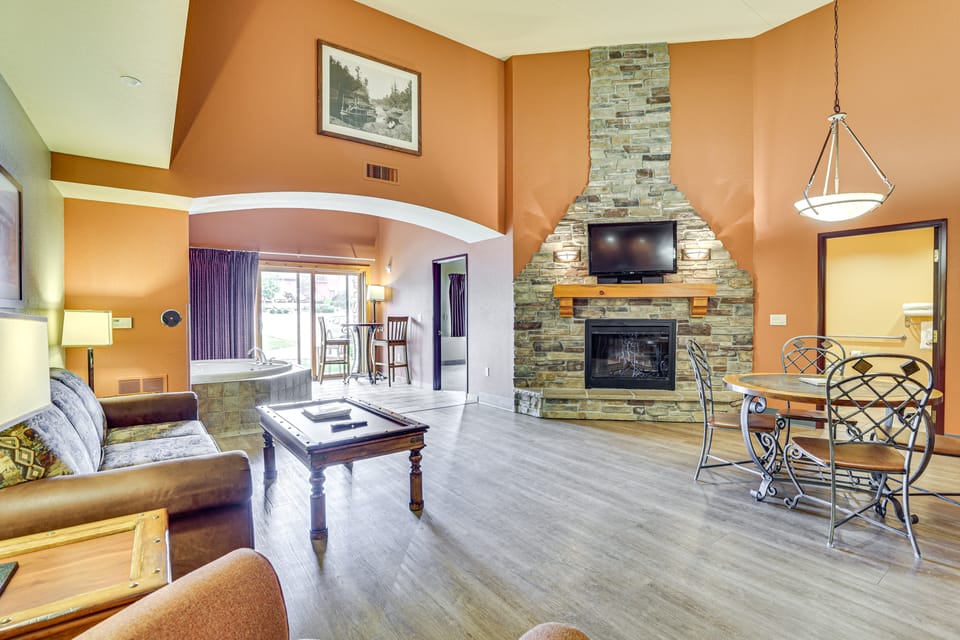 1st-Floor Wisconsin Resort Condo w/ Patio! Apartment in Wisconsin Dells