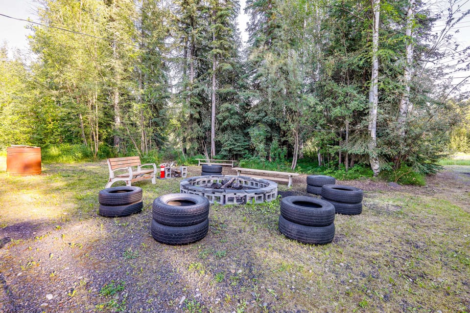 Family Retreat 2 Mi to Santa's House: Pets Welcome House in Alaska