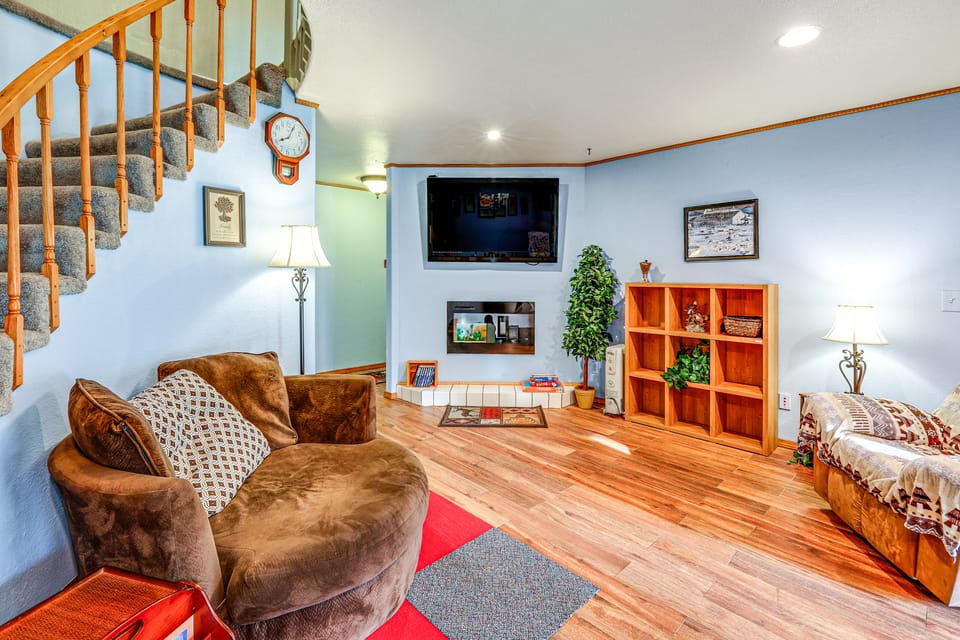 Family Retreat 2 Mi to Santa's House: Pets Welcome House in Alaska