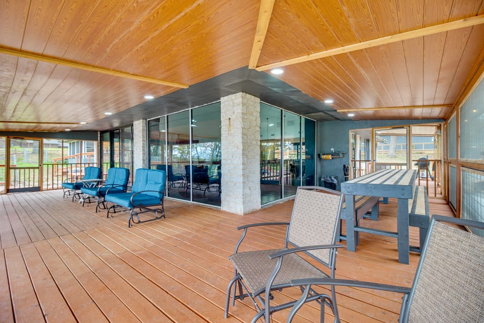 Waterfront ‘StoneHaven at Reed Point’ w/ Swim Spa! House in Ozark Mountains