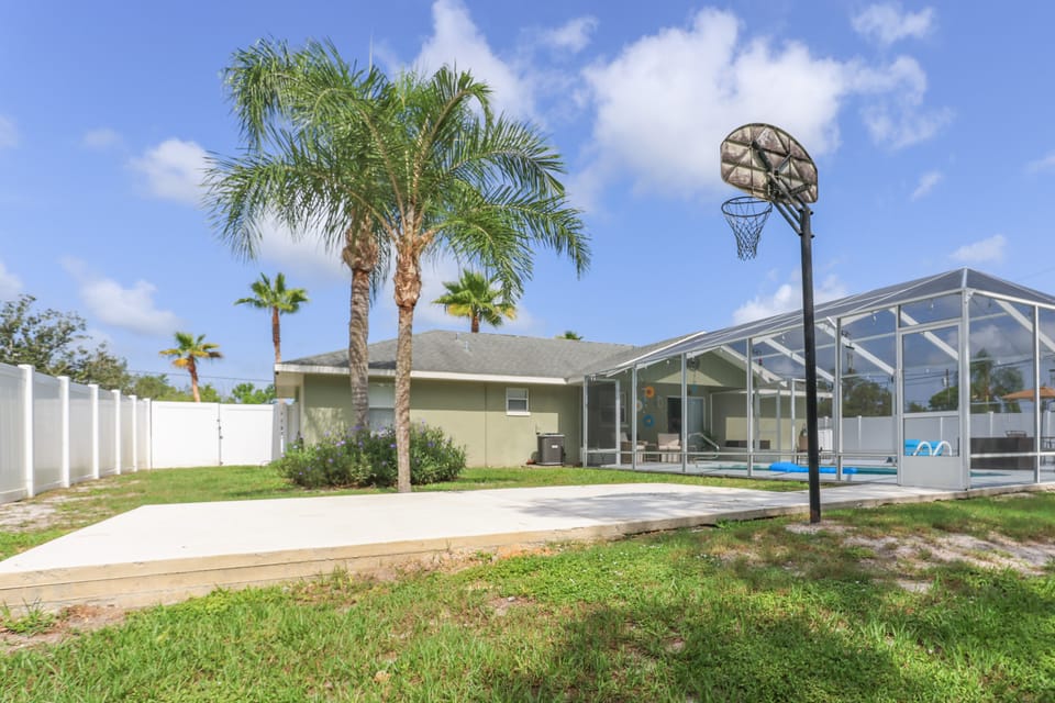 5 Mi to Highlands Hammock: Home w/ Fenced-In Yard House in Sebring