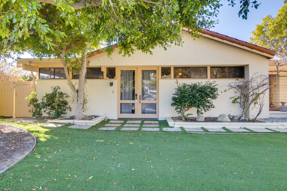 Stroll to Beach & Pepperdine: Airy Malibu Studio Apartment in Malibu