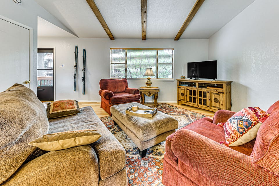 4 Mi to Dtwn: Cozy Family Condo in Ruidoso! Apartment in Ruidoso