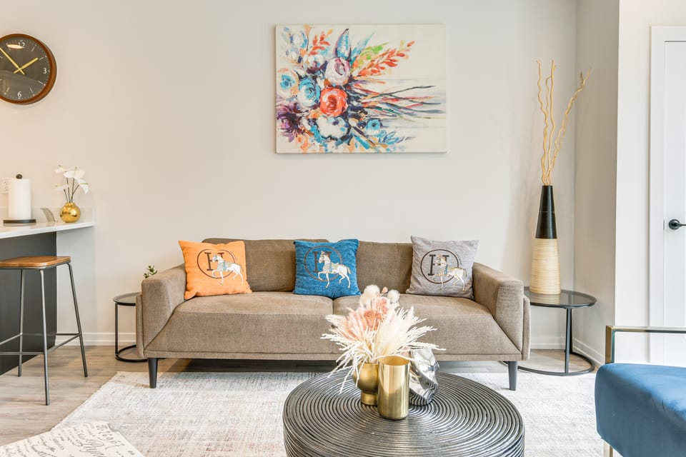 4 Mi to Downtown: Modern Chicago Condo! Apartment in Chicago