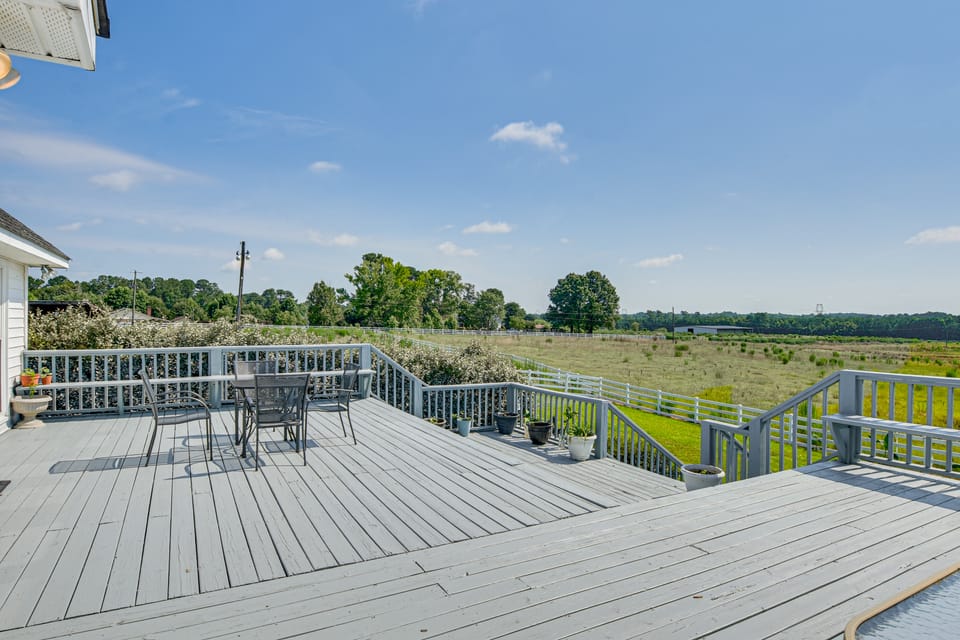 78-Acre Retreat Near Campbell U: Fish, Play, Relax House in North Carolina
