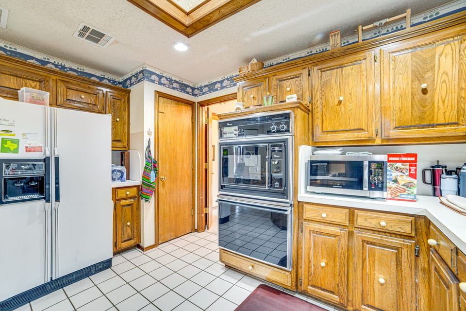 Pet-Friendly Home w/ Pool - 8 Mi to Central Plano! House in Allen