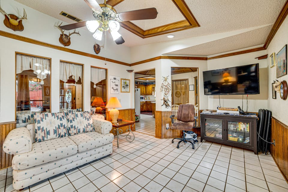 Pet-Friendly Home w/ Pool - 8 Mi to Central Plano! House in Allen