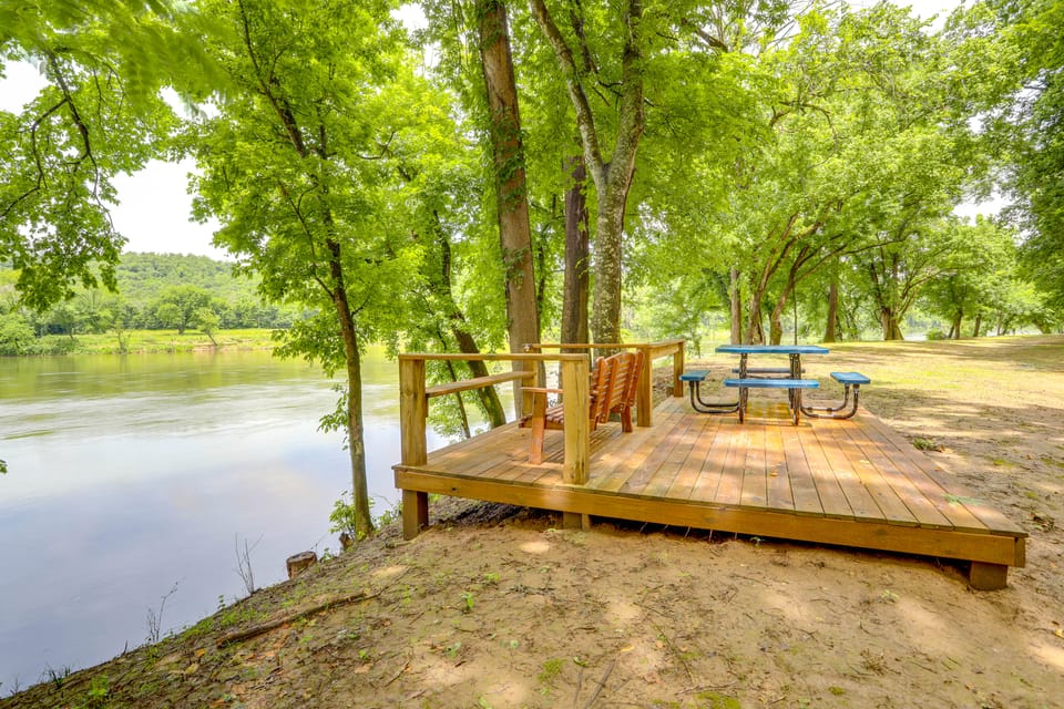 River Access & Private Deck: Mountain View Retreat Apartment in Arkansas