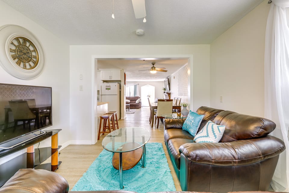 10 Mi to Hartford: Family Home w/ Yard House in Manchester