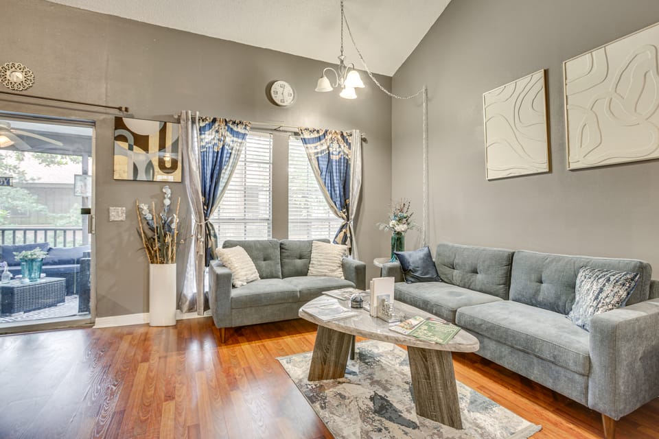 Condo 5 Mi to Bourbon St - Screened-In Balcony! Apartment in Terrytown
