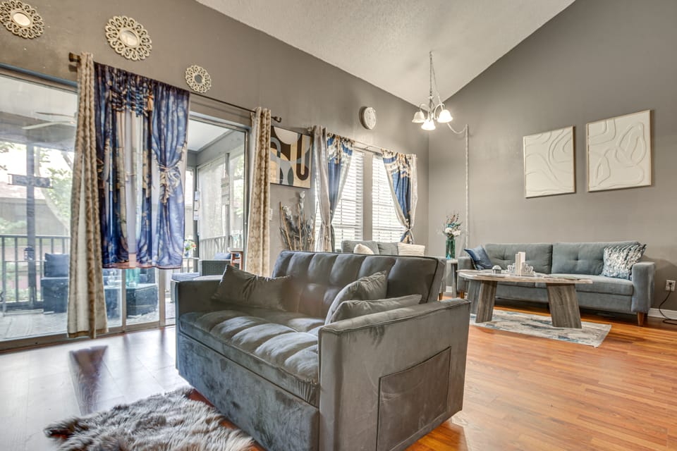 Condo 5 Mi to Bourbon St - Screened-In Balcony! Apartment in Terrytown