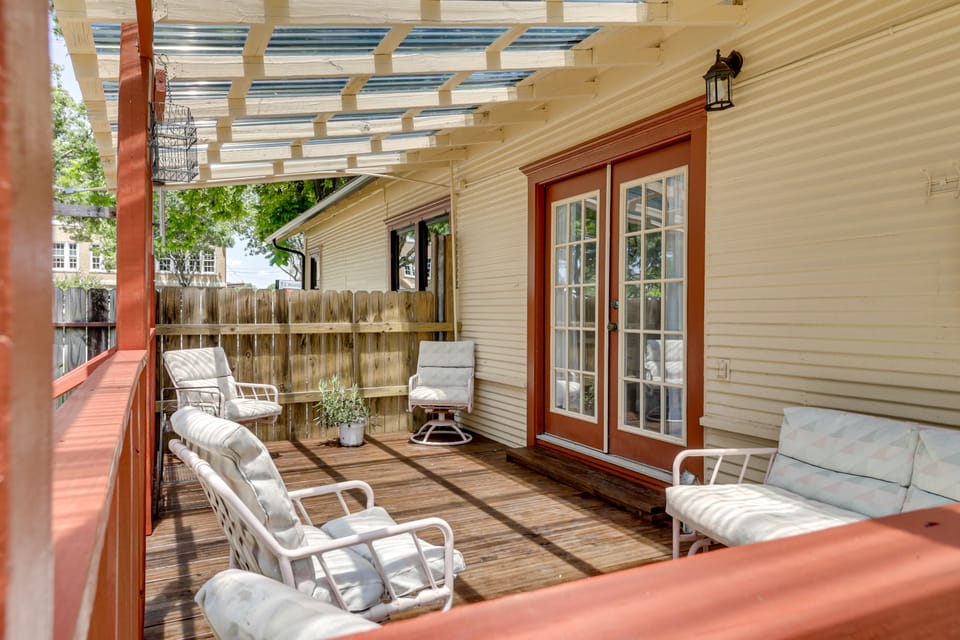 1925 Craftsman Bungalow - 1 Mi to Dtwn Waxahachie! House in Waxahachie