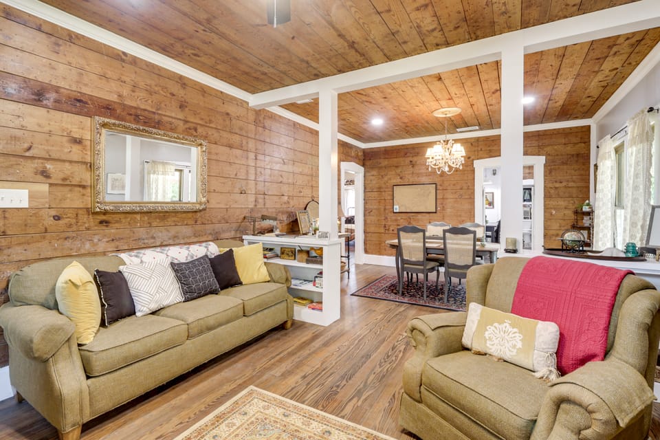 1925 Craftsman Bungalow - 1 Mi to Dtwn Waxahachie! House in Waxahachie